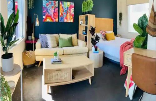 Parap Apartment | Tropical Oasis, saltwater pool In the heart of Parap Orange