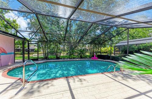 Palma Sola House | Tropical pool home w/outdoor TV & living space!
