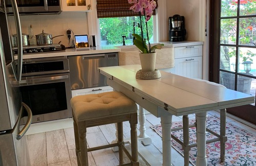 West Palm Beach Cottage | tropical poolside cottage -minutes from beaches & downtown