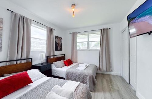 Fort Lauderdale House | Tropical Villa Pool, Garden, Near Las Olas