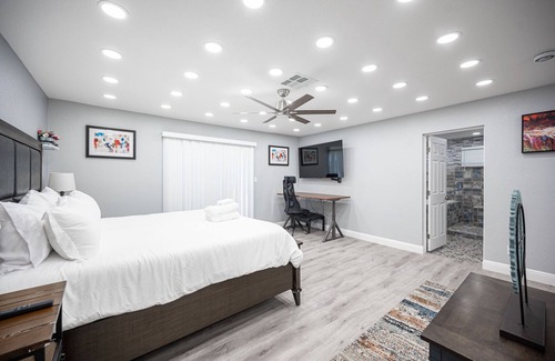 Paradise Villa | TROPICAL VILLA RETREAT!!! WEDDINGS ALLOWED!!!!! SLEEPS 40+