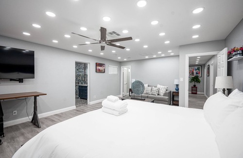 Paradise Villa | TROPICAL VILLA RETREAT!!! WEDDINGS ALLOWED!!!!! SLEEPS 40+