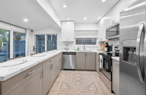 Melaleuca Gardens Apartment | Tropical Waterfront Oasis with Hot Tub Jacuzzi