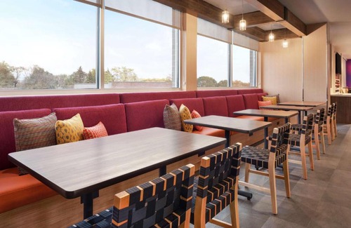Waukesha Hotel | Tru By Hilton Milwaukee Brookfield