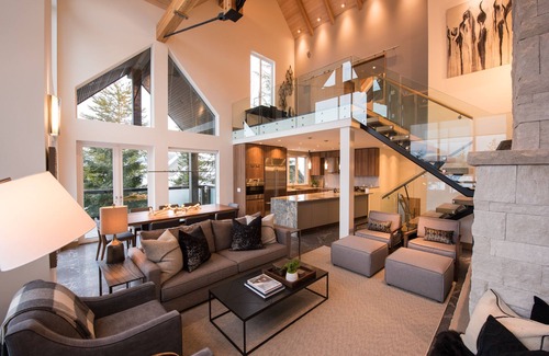 Upper Village House | TRUE ski in/out. ski bike hike to BOTH Gondolas-Pvt HotTub VIEWS-walk everywhere