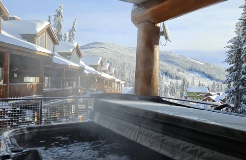 Okanagan-Similkameen Condo | True ski in/out with private hot tub and valley views