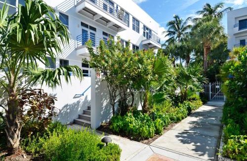 Truman Annex House | Trumans Hideaway by AvantStay Great Location w Patio Outdoor Dining BBQ Shared Pool Week Long Stays