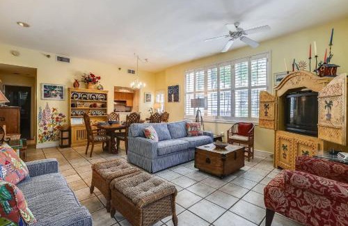 Truman Annex House | Trumans Hideaway by AvantStay Great Location w Patio Outdoor Dining BBQ Shared Pool Week Long Stays