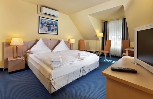 Lubeck City Centre Hotel | TRYP by Wyndham Lübeck Aquamarin
