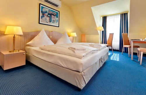 Lubeck City Centre Hotel | TRYP by Wyndham Lübeck Aquamarin