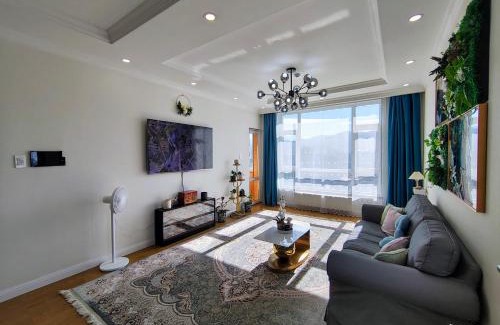 Downtown Ulaanbaatar Apartment | Tsengeldekh:Cozy 1 BR Apt Queen bed Naadam stadium