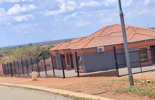 Moses Kotane Bed & Breakfast | Tshukudu e Ntsho
