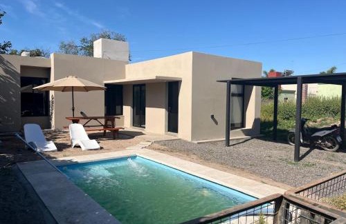 Miramar Apartment | Tu escapada ideal en Mar de Ansenuza - Patio y piscina privada