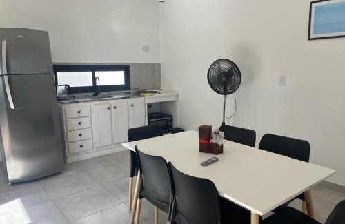 Miramar Apartment | Tu escapada ideal en Mar de Ansenuza - Patio y piscina privada
