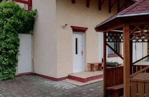 Lajoskomarom Apartment | Tuja Vendégház