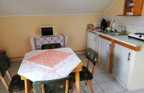 Lajoskomarom Apartment | Tuja Vendégház