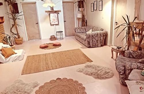 Ipsos House | Tune Inn Activity Guesthouse- Over 24's