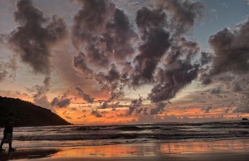 Puerto Princesa House | Tupi's Beachfront Minihouse