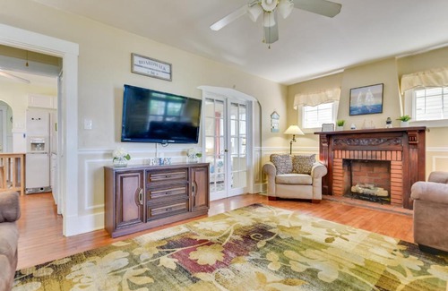Lake View House | Turtle Cove Bay Beach House about 13 Mi to Buffalo!
