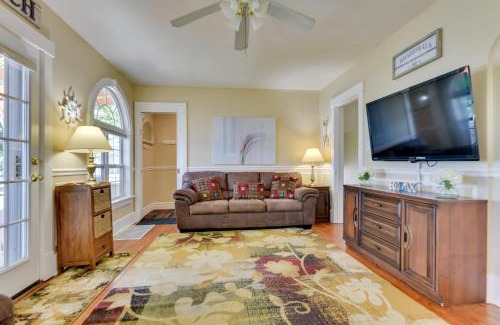 Lake View House | Turtle Cove Bay Beach House about 13 Mi to Buffalo!
