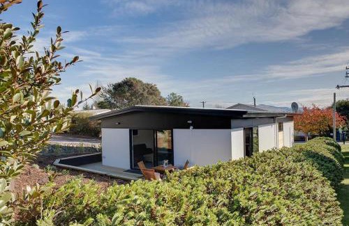 Lynmore House | Twin Camellias