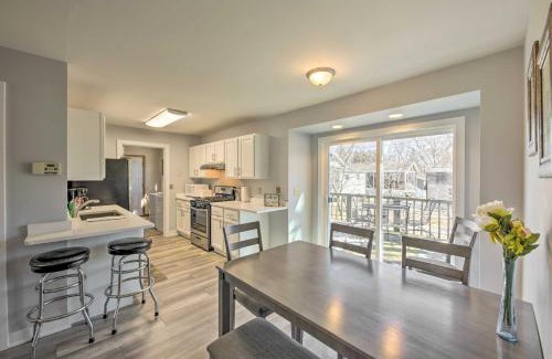 Twin Lakes House | Twin Lakes Escape with Deck Less Than 1 Mi to Beach!