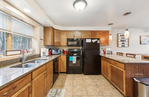 North Creek House | Twister 68I - Mountain Retreat with Stunning Views