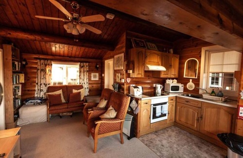 Bronaber Cabin | Two Bed Log Cabin in the Mountains