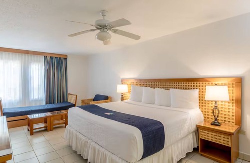 Palm Beach Resort | Two bedroom, 2 bath condo, AC, pool, hot tub, 1 mile to main strip/beach, Noord.