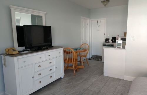 Hillsboro Beach Apartment | Two Bedroom Apartment #206/208