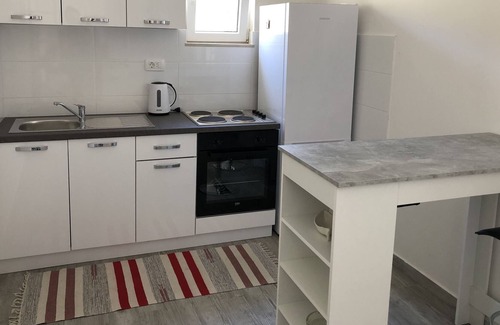 Kozarica Apartment | Two bedroom apartment near beach Kozarica, Mljet (A-4950-a)