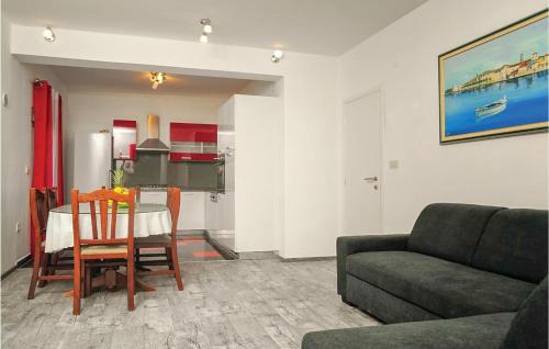 Okrug Donji Apartment | Two-Bedroom Apartment In Okrug Donji
