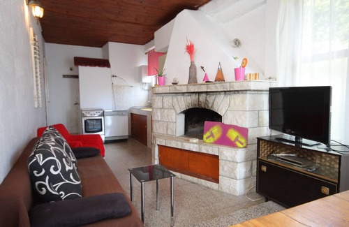 Zarace Apartment | Two bedroom apartment near beach Cove Zaraće, Hvar (A-8781-c)