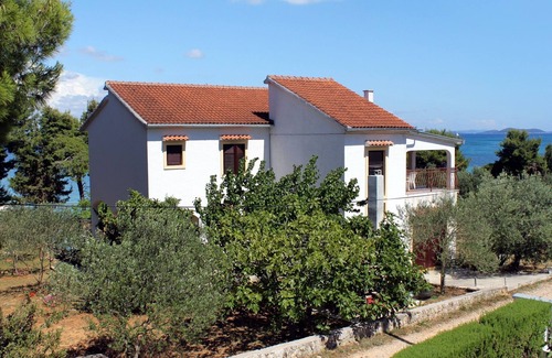 Tkon Apartment | Two bedroom apartment near beach Tkon, Pašman (A-698-a)