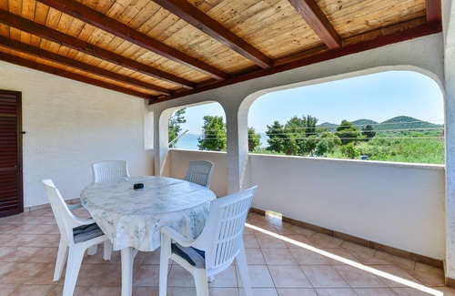 Tkon Apartment | Two bedroom apartment near beach Tkon, Pašman (A-698-a)