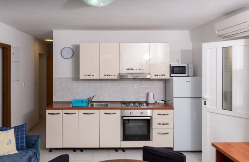 Zavala Apartment | Two bedroom apartment with terrace and sea view Zavala, Hvar (A-8710-b)