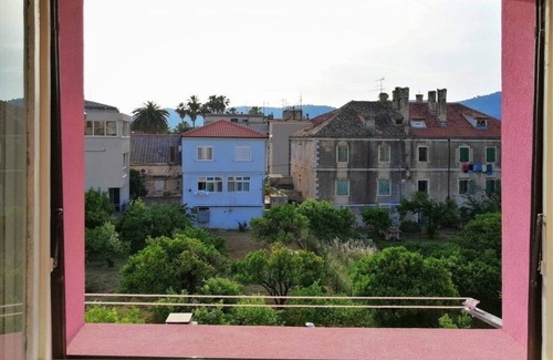 Cove Rogacic Apartment | Two bedroom apartment with air-conditioning Vis (A-22544-a)