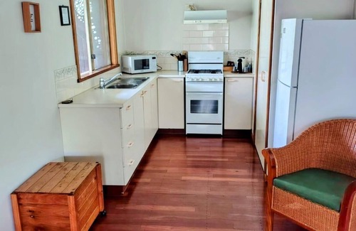 Peerabeelup Cottage | Two Bedroom Cottage - sleeps 4 - Self contained 2 Bedroom Cottage 1 King and 1 Queen