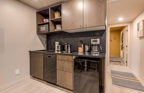 Vieux-Quebec-Cap-Blanc-colline Parlementaire Apartment | Two bedroom Escape in Old Quebec
