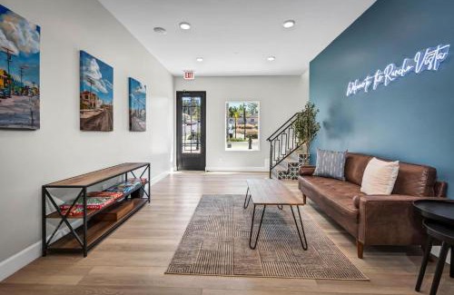 Vista Apartment | Two Bedroom-Queen in Master. Heart of Downtown Vista