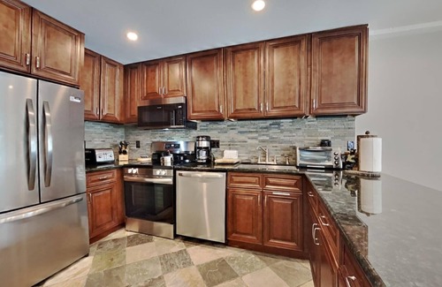 Mammoth Lakes Condo | Two Bedroom Units at 1849 Condos with 3 Hot Tubs & Slopeside