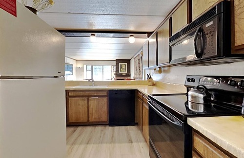 Mammoth Lakes Condo | Two Bedroom Units at 1849 Condos with 3 Hot Tubs & Slopeside