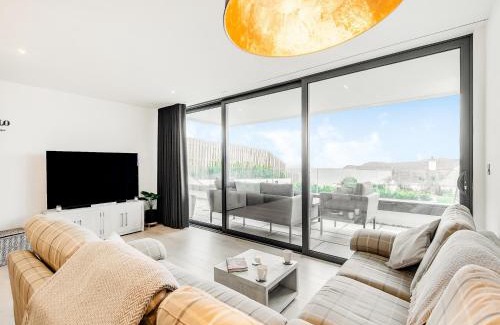 Carlyon Bay House | Two Chi An Mor