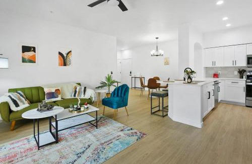Glendale Sports and Entertainment District Apartment | TWO CozySuites Glendale by the stadium with pool 4 & 18