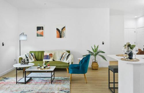 Glendale Sports and Entertainment District Apartment | TWO CozySuites Glendale by the stadium with pool 4 & 18