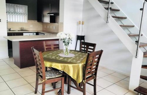 Greater Johannesburg Metropolitan Area Apartment | Two en-suite in a light filled apartment in Sandton