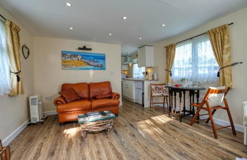 Mundesley House | Two Hoots Chalet