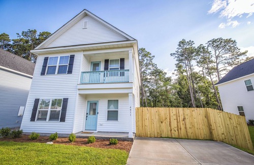 Kings Grant House | Two King beds, Game Room, Screen Room, Fully Fenced in Yard Beautiful Home!