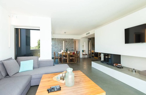 Aspro Villa | Two Luxury Villas rented as one, ideal for big Groups - close to the beach!