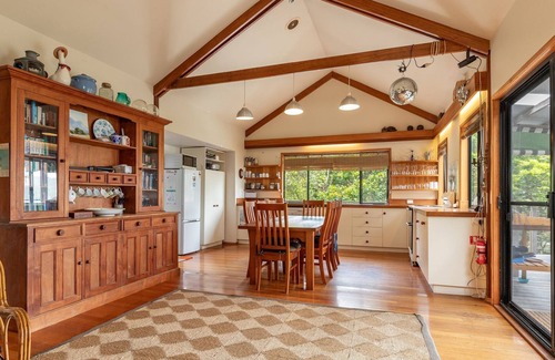 Seal Rocks House | Two Many Birds - Seal Rocks